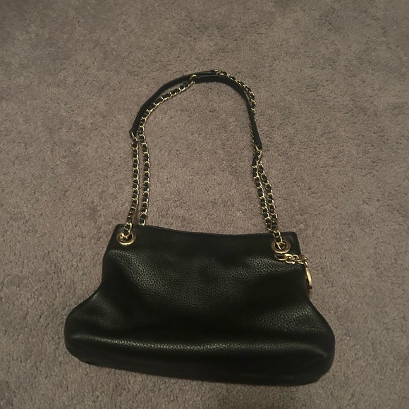 Black Michael kors crossbody shoulder purse with gold chain - Picture 3 of 10